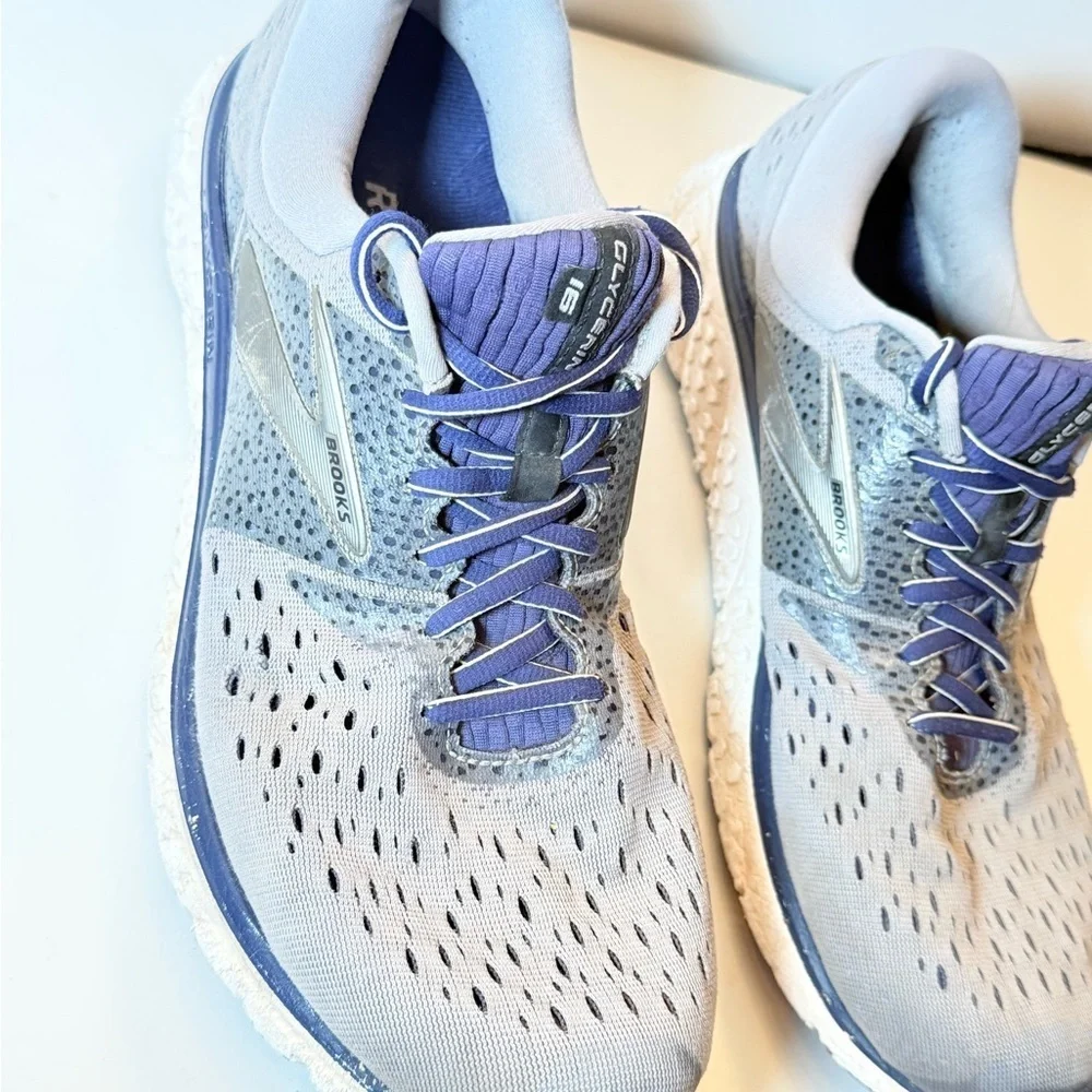 Brooks Glycerin 16 running shoes in a grey and navy colorway Sz 11.5